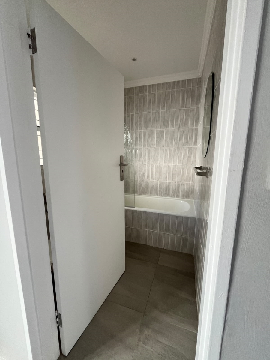 2 Bedroom Property for Sale in Sea Point Western Cape